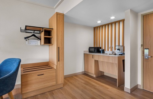 Addison Hotel | Hampton Inn by Hilton Addison Dallas
