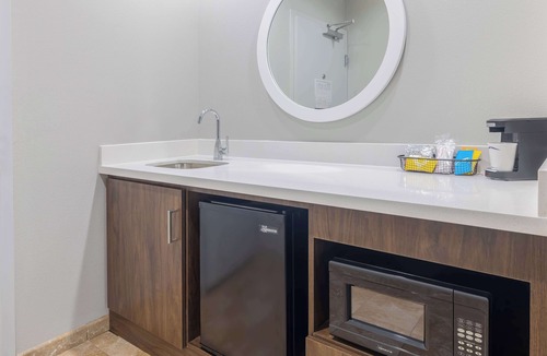 Brenham Hotel | Hampton Inn & Suites Brenham