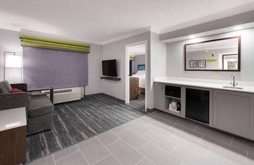 Hoffman Estates Hotel | Hampton Inn & Suites Chicago/Hoffman Estates