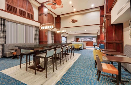 Southeast Arlington Hotel | Hampton Inn & Suites Dallas-Arlington-South