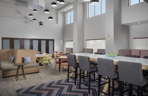 South Arlington Hotel | Hampton Inn & Suites - Mansfield