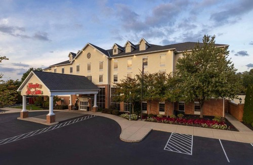 State College Hotel | Hampton Inn & Suites State College at Williamsburg Square