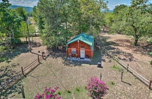 Nashoba Apartment | Hand-Built 'Black Fork Cabin 2' w/Fire Pit!