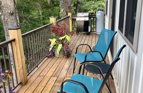 Clinton Apartment | Happy Bend Hideaway with Lake Front View & Access
