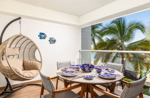 Las Glorias Apartment | Harbor 3008 Amazing beach front romantic vacation home by Moikkarentals