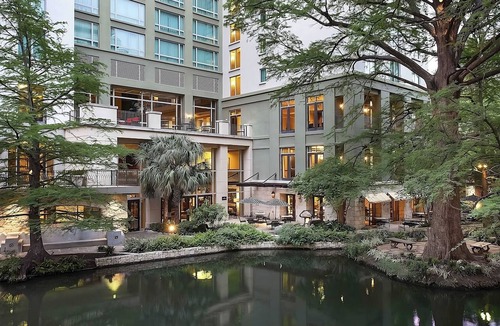 Downtown San Antonio Hotel | Haven of Indulgent Relaxation! 4 River View Units, Dogs Allowed, Outdoor Pool