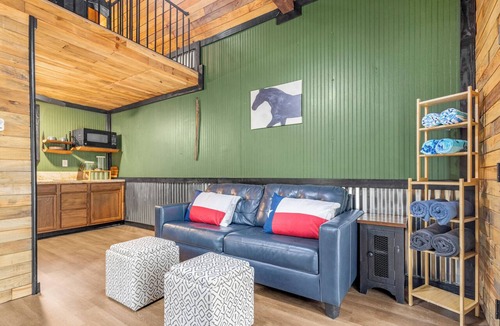 Mineola Cabin | Hawks Retreat