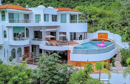 South Shore Hotel Area Villa | Heated Pool, Chef, Barman & Full Staff (Sleeps 30)