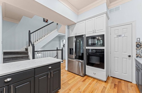 Montrose House | Heated Pool in Montrose Walk to Dining 3BR 2.5BA 3PK 8PL