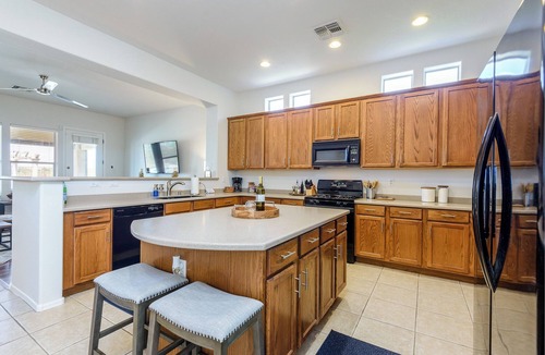 Tramonto House | Heated Pool*/Spa, Mountain/Sunset Views, Amenities Galore.