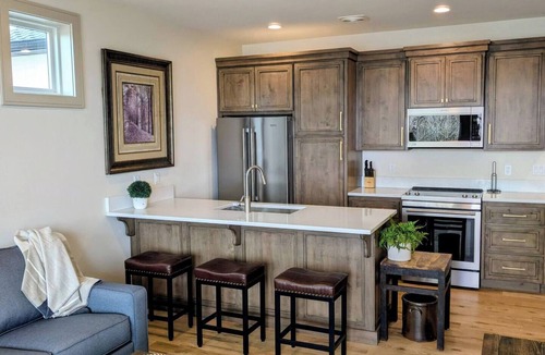 St. Anthony Apartment | Henry`s Fork Suites Suite One