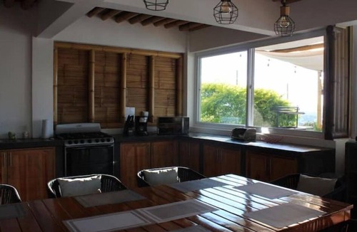 Santa Rosa House | Hermosa Casa Bamboo Con Vistas!