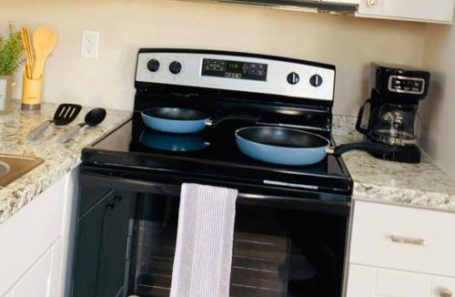 Syracuse House | Hidden Gem! Private Guest Home