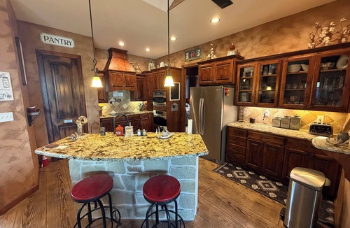 Burkett House | Hidden Gem: Private 3BR Retreat in Cross Plains