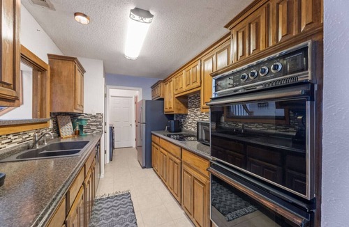 West Arlington Villa | Hidden gem w/hot tub >10 mins to AT&T stadium