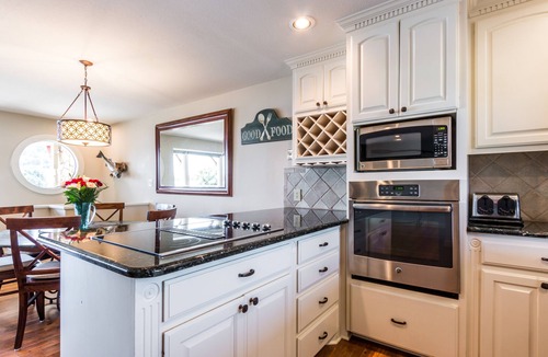 Horseshoe Bay House | Highly rated, Horseshoe Bay lakefront townhouse, spectacular sunrise lake view