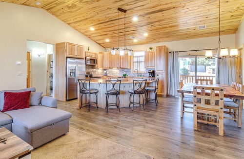 Overgaard House | Hike + Snow Play! Overgaard Home w/Fireplace