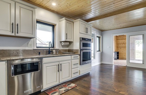 Stallion Springs House | Hiking, Wineries & More! Mtn-View Gem in Tehachapi