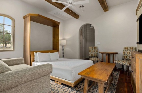 Ingram Resort | Hill Country | Luxury Nature Retreat | Pool + Trails