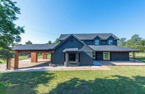 Hays County Apartment | Hill Country Studio:Tucked away on a creatively inspired, safe, and gated space.