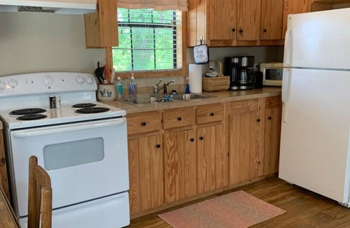 Rainbow Cabin | Hillside Cabin at Brazos House Retreat