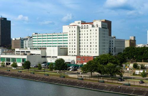 Baton Rouge Hotel | Hilton Baton Rouge Capitol Center
