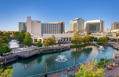 Plano Hotel | Hilton Dallas/Plano Granite Park