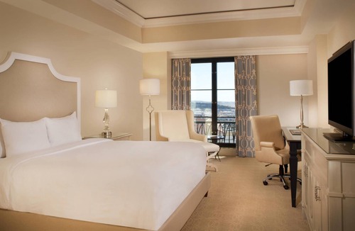 Wetmore Hotel | Hilton Vacation Club Eilan Resort & Spa San Antonio