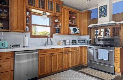 Boerne House | Historic 1BR Farmhouse - Firepit - Mountain Views