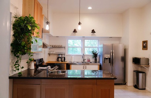 Phillips House | Historic 5/4 Spacious Sleeps 16 Hot Tub Pool A&M
