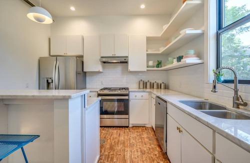 West End House | Historic Austin B&B: 4 Unique Suites, Sleeps 15!