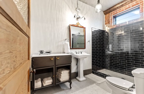 Angleton Condo | Historic Downtown condo just blocks from the courthouse
