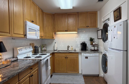 Georgetown Apartment | Historic downtown Georgetown. 998 steps to the square and 199 to the University.