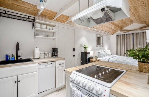 Greater Heights Apartment | Historic Heights Rustic Urban - 5 km from FIFA Fest