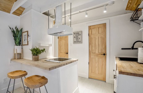 Greater Heights Apartment | Historic Heights Rustic Urban - 5 km from FIFA Fest