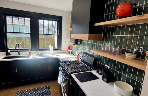 Highland Historic District House | Historic Luxe Modern 4/2 in Highland - Large Rooftop Balcony - Chefs Kitchen