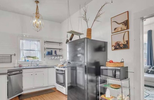 Clarksville House | Historic N Campus Stay w Modern Comfort, Mins to DT Nightlife & Local Hotspots!