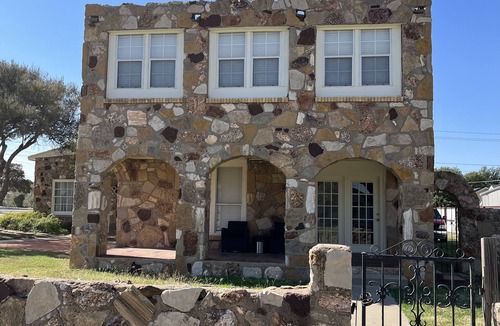 Big Spring Apartment | Historic Rock House Apartments- Corporate Residence in Big Spring, Texas