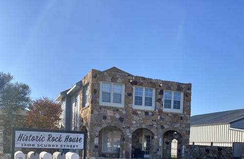 Big Spring Apartment | Historic Rock House Apartments- Corporate Residence in Big Spring, Texas