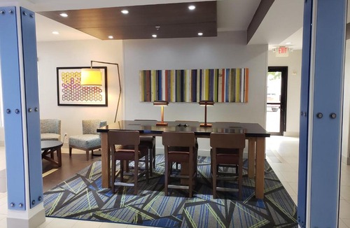 South Arlington Hotel | Holiday Inn Express Arlington Interstate 20 Parks Mall by IHG