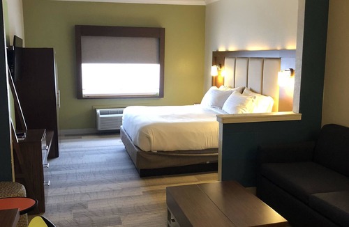 Greenville Hotel | Holiday Inn Express Hotel & Suites Greenville by IHG