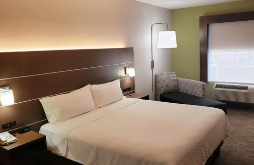 Weslaco Hotel | Holiday Inn Express Hotel and Suites Weslaco by IHG