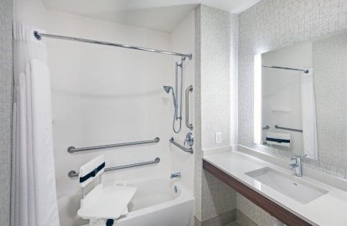 Jasper Hotel | Holiday Inn Express Hotel and Suites Jasper by IHG