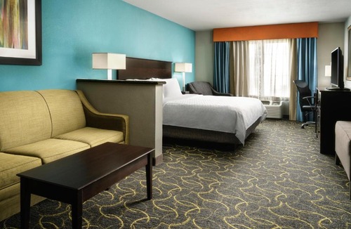 Grapevine Hotel | Holiday Inn Express Hotel and Suites DFW-Grapevine by IHG
