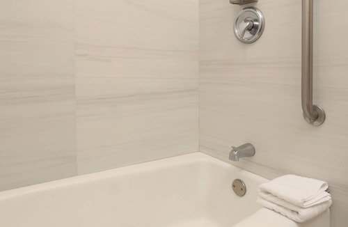 Monterrey Hotel | Holiday Inn Express Monterrey Galerias by IHG