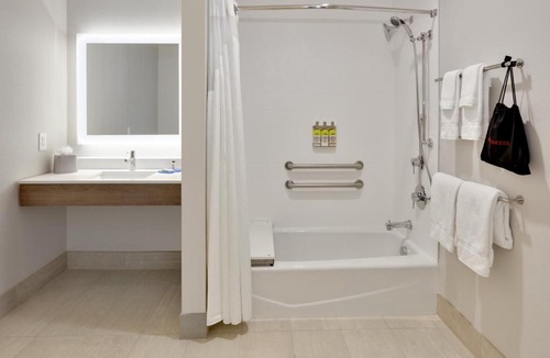 Roanoke Hotel | Holiday Inn Express & Suites Fort Worth North - Northlake by IHG