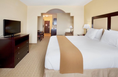 Georgetown Hotel | Holiday Inn Express & Suites Georgetown by IHG