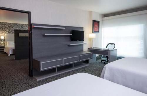 Downtown Queretaro Hotel | Holiday Inn Express & Suites Queretaro by IHG