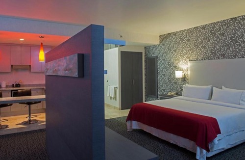 Downtown Queretaro Hotel | Holiday Inn Express & Suites Queretaro by IHG