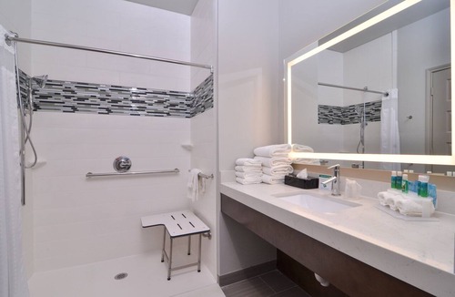 Pasadena Hotel | Holiday Inn Express & Suites Houston E - Pasadena by IHG
